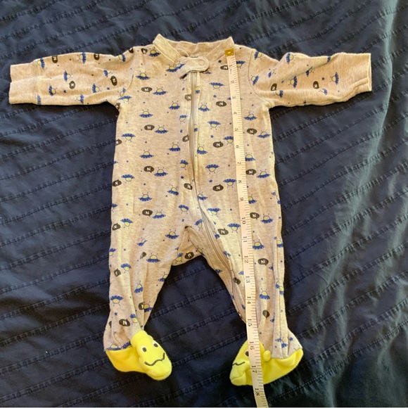 ⭐️ 5 for $15 Long Sleeve Footed Onesie - Picture 2 of 6
